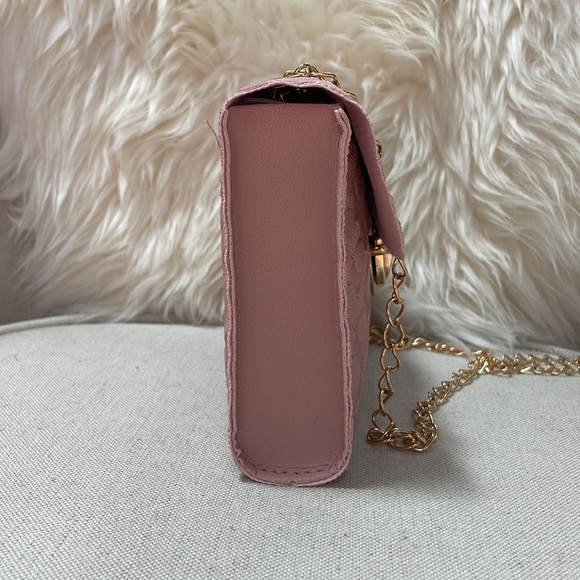 MINI TEXTURED PUSH LOCK PINK CROSSBODY BAG - Picture 7 of 15